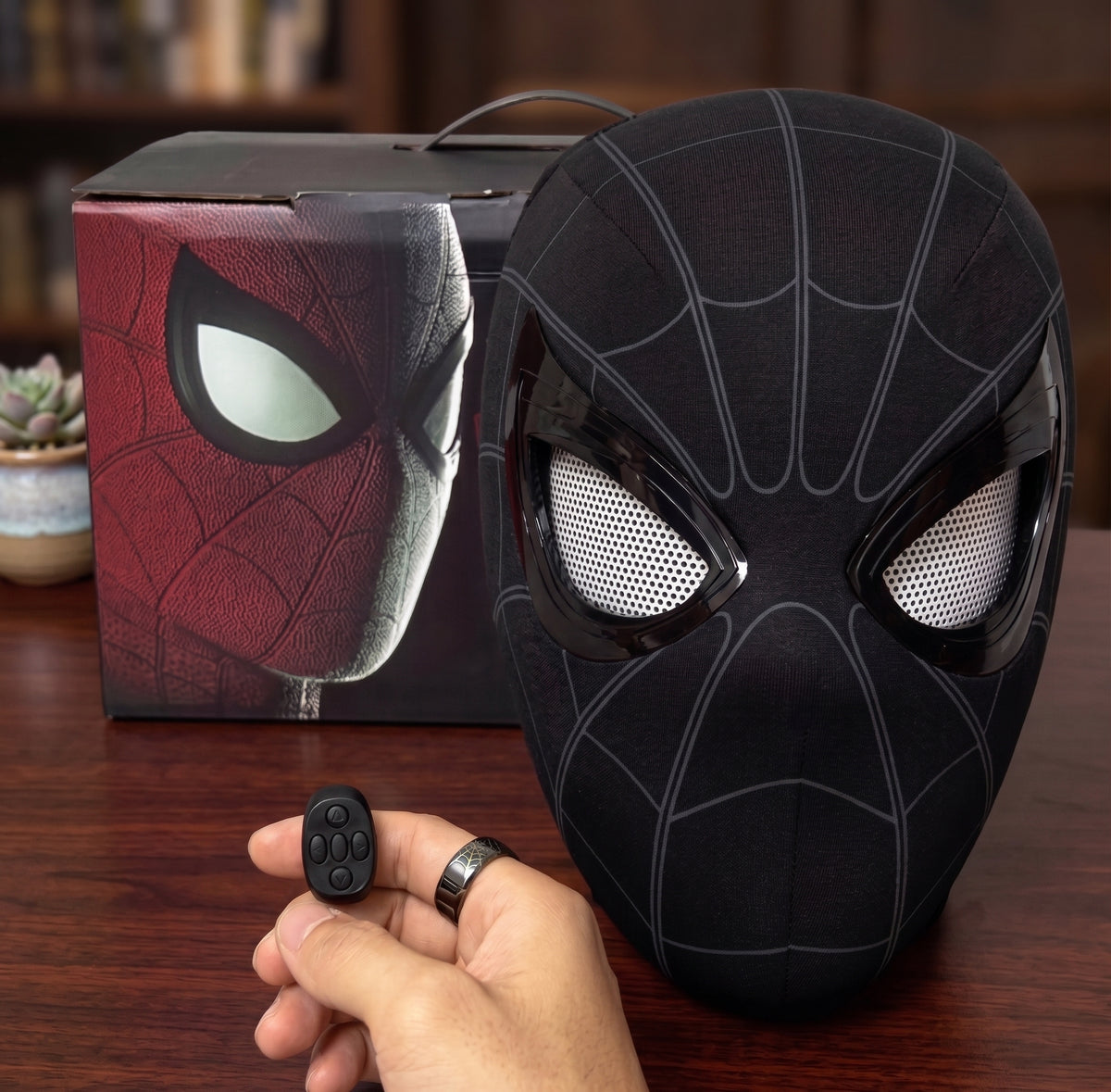 Kinetic Mask with Dynamic Eyes